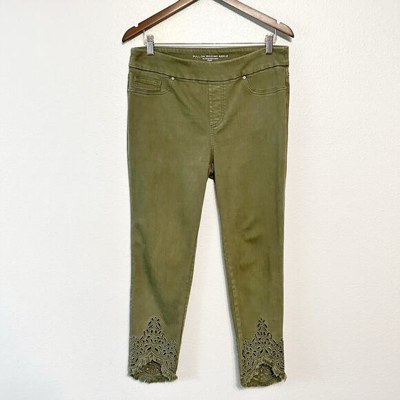 Chico’s Size 1 Women's Size 8 Pull-on Green Jegging Jeans Eyelet Lace Tulip Hem - Picture 2 of 14
